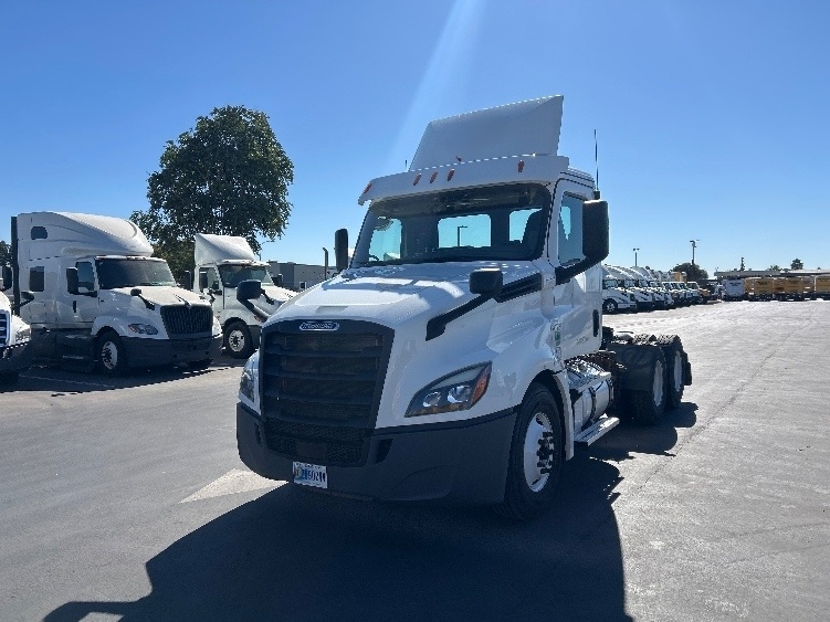 2020 Freightliner Cascadia in West Sacramento, CA — photo 3