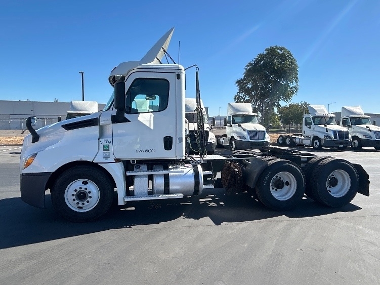 2020 Freightliner Cascadia in West Sacramento, CA — photo 4