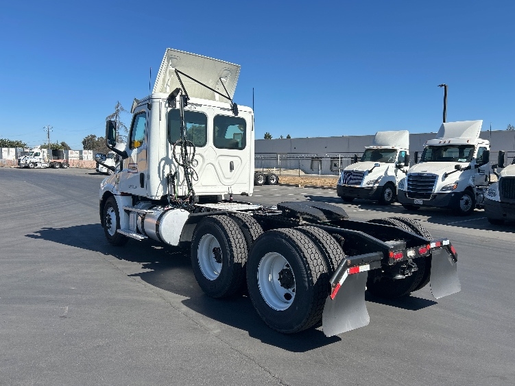 2020 Freightliner Cascadia in West Sacramento, CA — photo 5