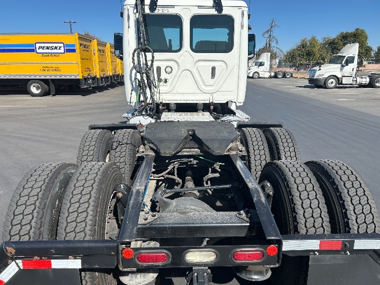 2020 Freightliner Cascadia in West Sacramento, CA — photo 6
