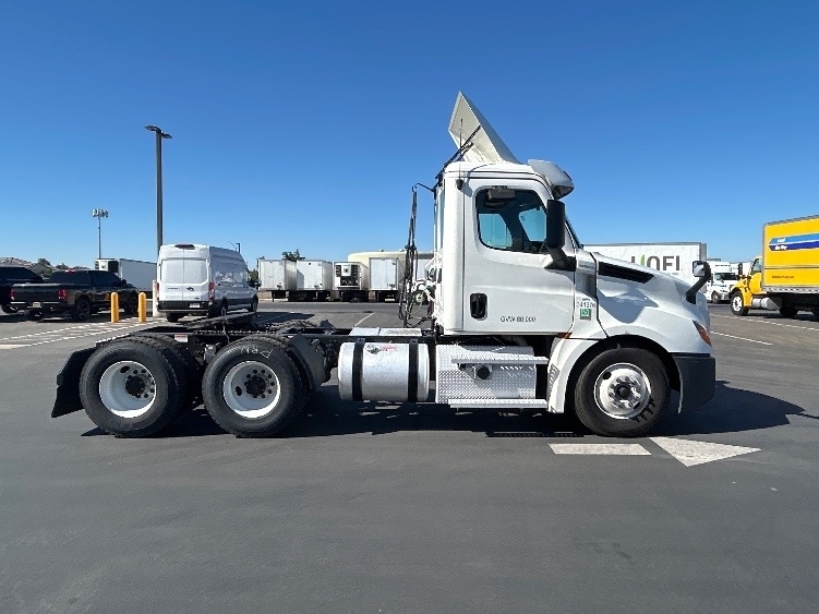 2020 Freightliner Cascadia in West Sacramento, CA — photo 8