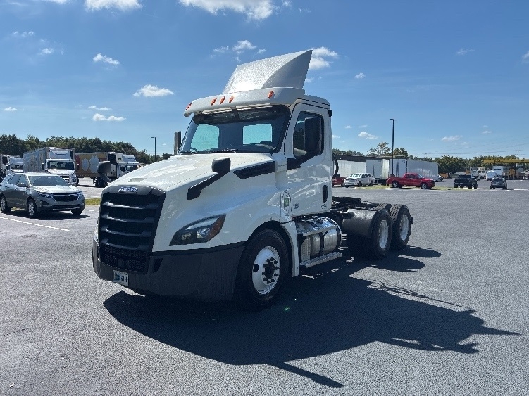 2020 Freightliner Cascadia in Concord, NC — photo 3