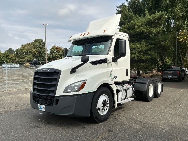 2020 Freightliner Cascadia in Tukwila, WA — photo 3