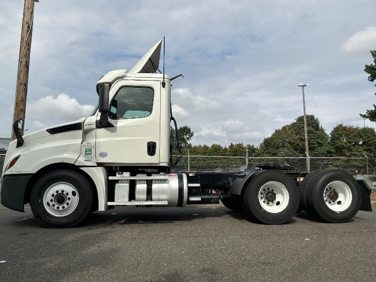 2020 Freightliner Cascadia in Tukwila, WA — photo 4