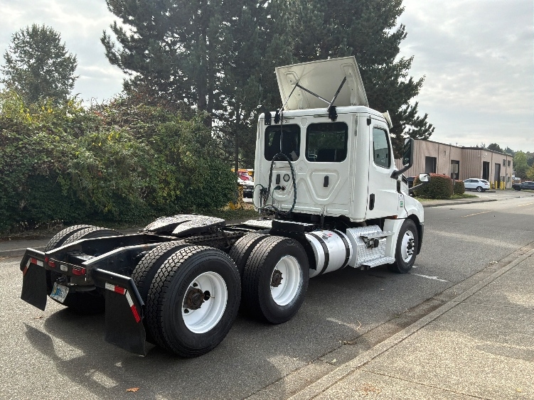 2020 Freightliner Cascadia in Tukwila, WA — photo 7