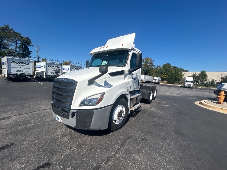 2020 Freightliner Cascadia in Eden, MD — photo 3