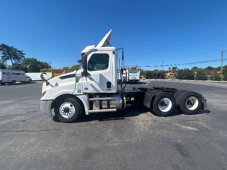 2020 Freightliner Cascadia in Eden, MD — photo 4