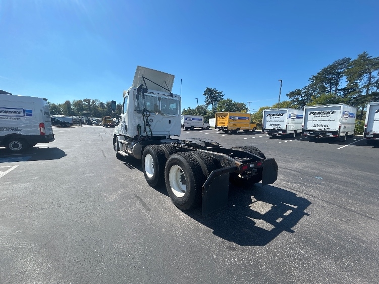 2020 Freightliner Cascadia in Eden, MD — photo 5