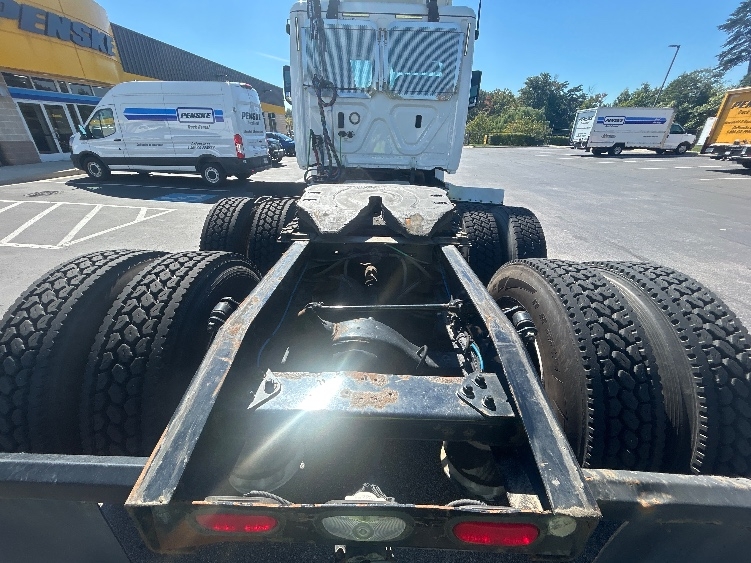 2020 Freightliner Cascadia in Eden, MD — photo 6
