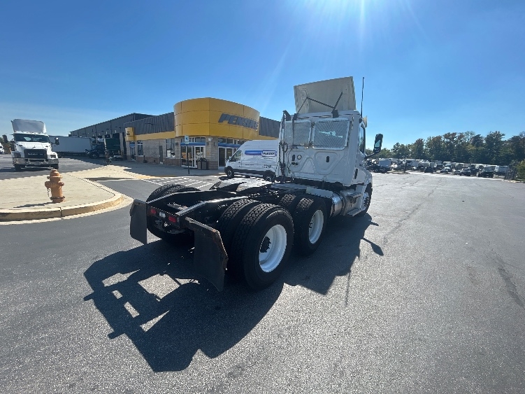 2020 Freightliner Cascadia in Eden, MD — photo 7