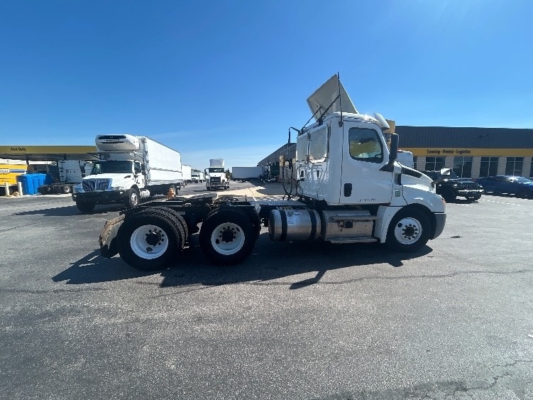 2020 Freightliner Cascadia in Eden, MD — photo 8