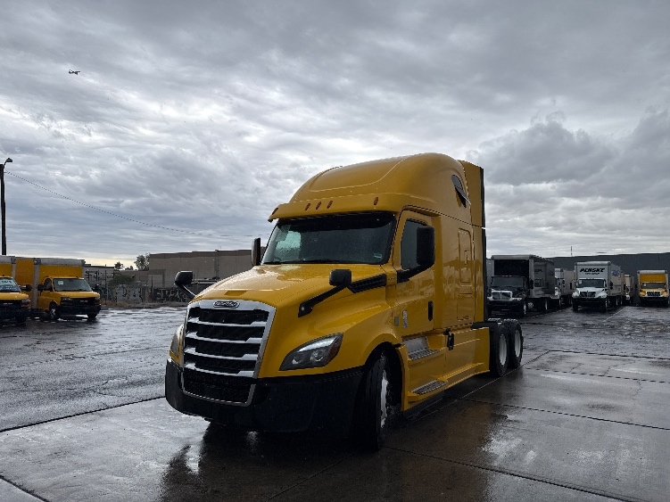 2020 Freightliner Cascadia in Phoenix, AZ — photo 3