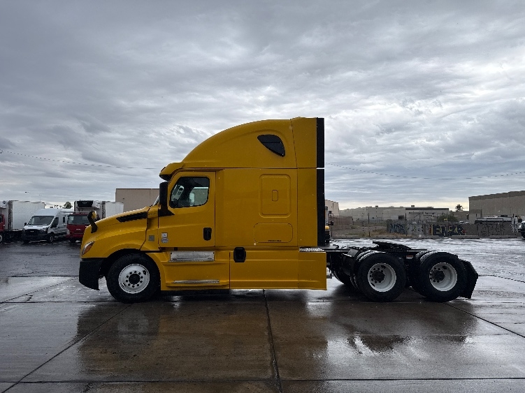 2020 Freightliner Cascadia in Phoenix, AZ — photo 4