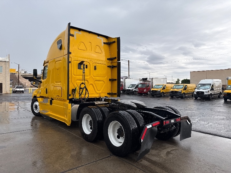 2020 Freightliner Cascadia in Phoenix, AZ — photo 5