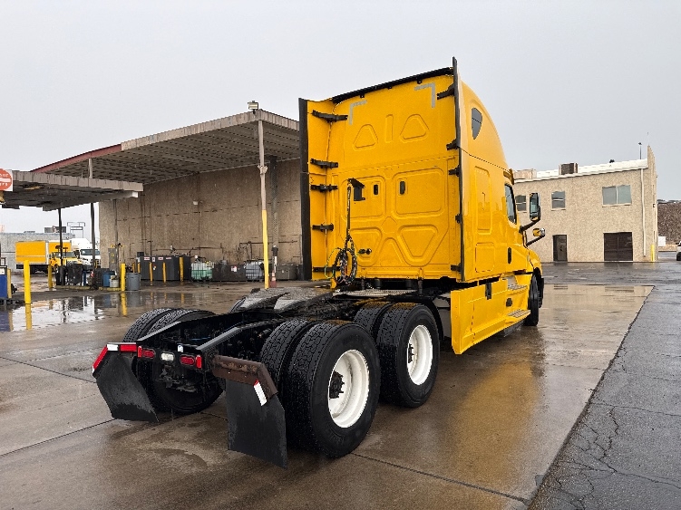 2020 Freightliner Cascadia in Phoenix, AZ — photo 7