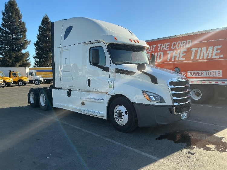 2020 Freightliner Cascadia in West Sacramento, CA