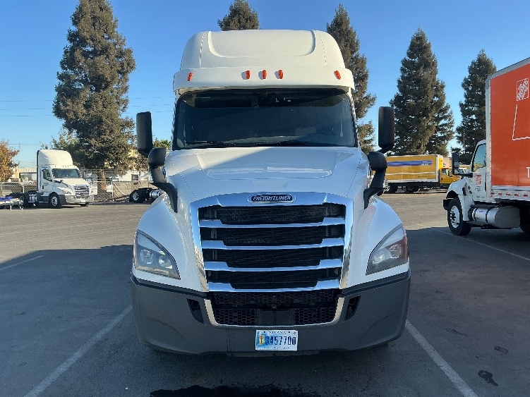 2020 Freightliner Cascadia in West Sacramento, CA — photo 2