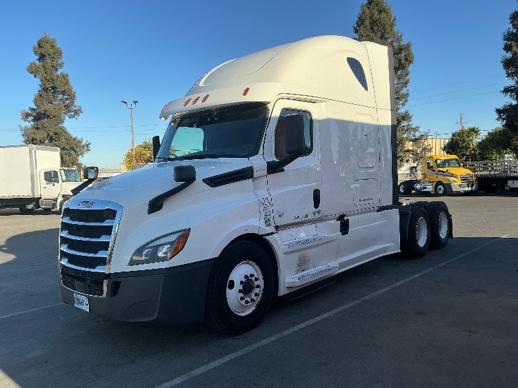 2020 Freightliner Cascadia in West Sacramento, CA — photo 3