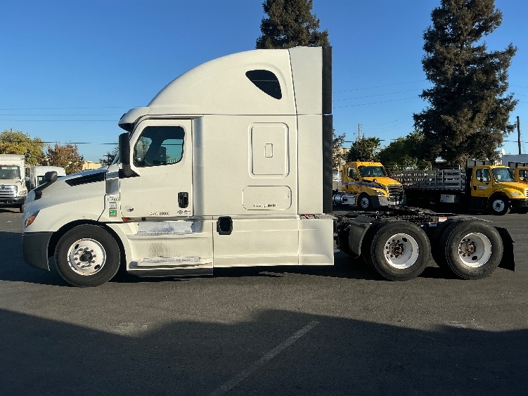 2020 Freightliner Cascadia in West Sacramento, CA — photo 4