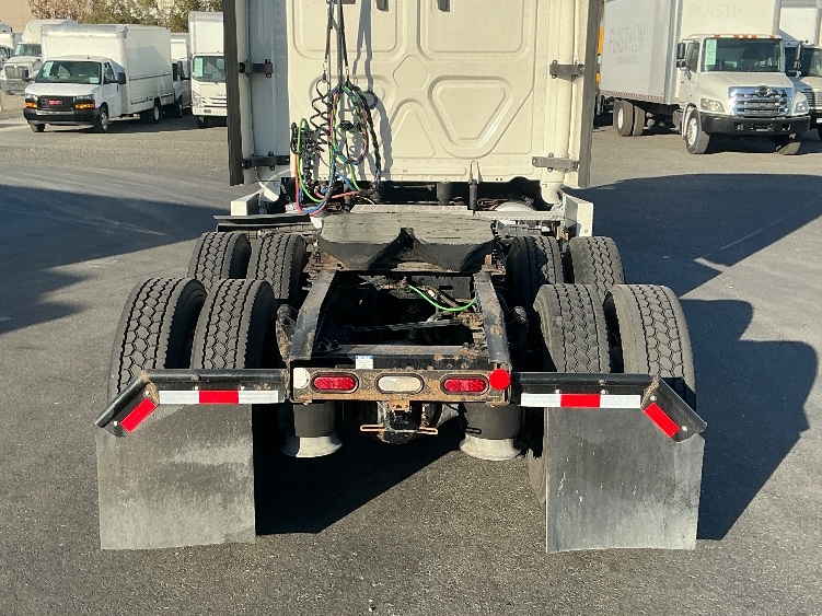 2020 Freightliner Cascadia in West Sacramento, CA — photo 6