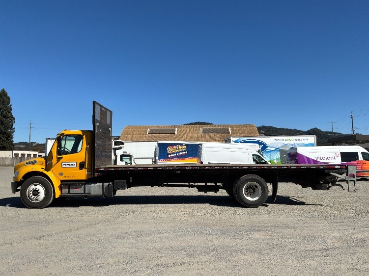 2020 Freightliner eM2 in Santa Rosa, CA — photo 4
