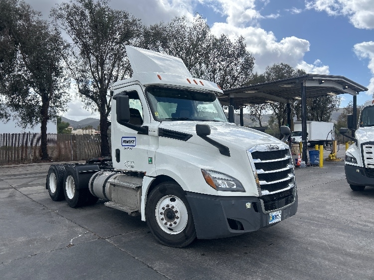 2020 Freightliner Cascadia in Fontana, CA — photo 3