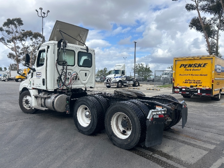 2020 Freightliner Cascadia in Fontana, CA — photo 7