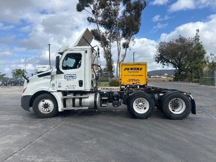 2020 Freightliner Cascadia in Fontana, CA — photo 8