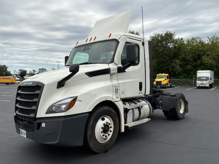2021 Freightliner Cascadia in Pennsauken, NJ — photo 3