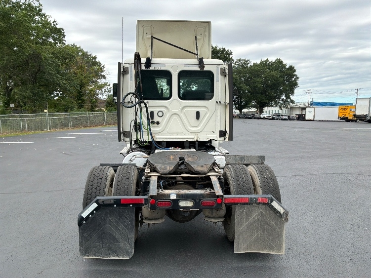 2021 Freightliner Cascadia in Pennsauken, NJ — photo 6