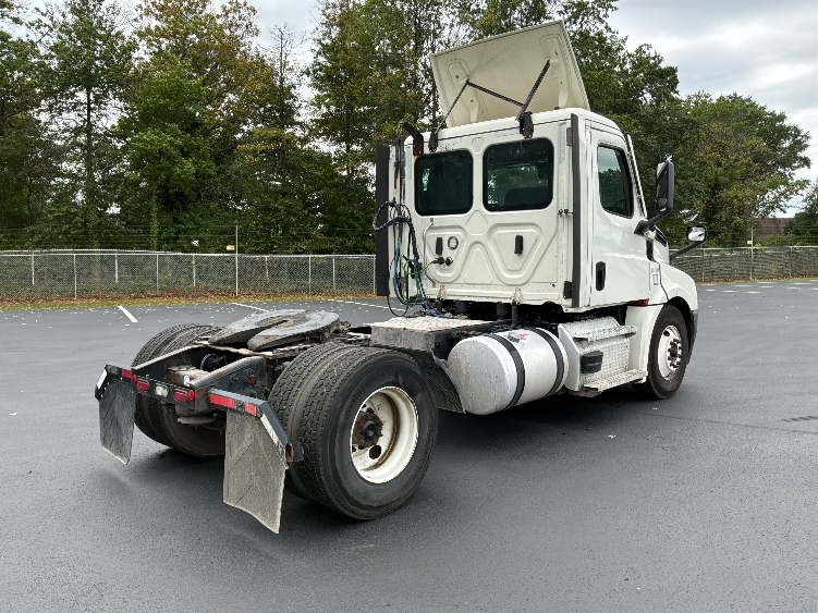 2021 Freightliner Cascadia in Pennsauken, NJ — photo 7