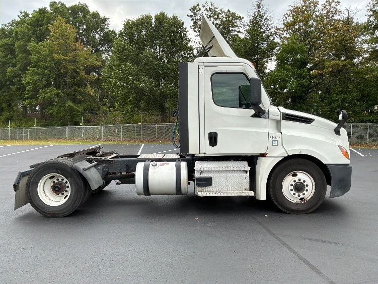 2021 Freightliner Cascadia in Pennsauken, NJ — photo 8