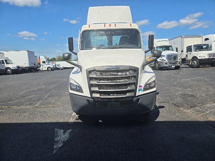 2021 Freightliner Cascadia in Springfield, MA — photo 2