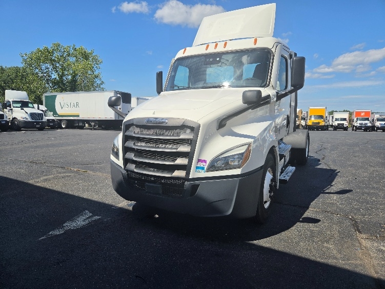 2021 Freightliner Cascadia in Springfield, MA — photo 3