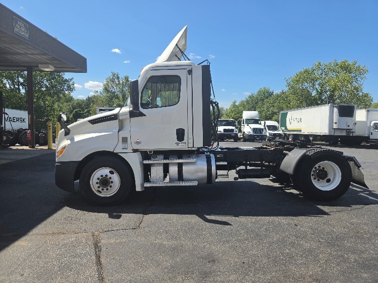 2021 Freightliner Cascadia in Springfield, MA — photo 4