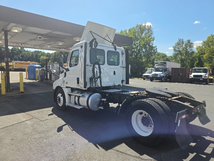 2021 Freightliner Cascadia in Springfield, MA — photo 5