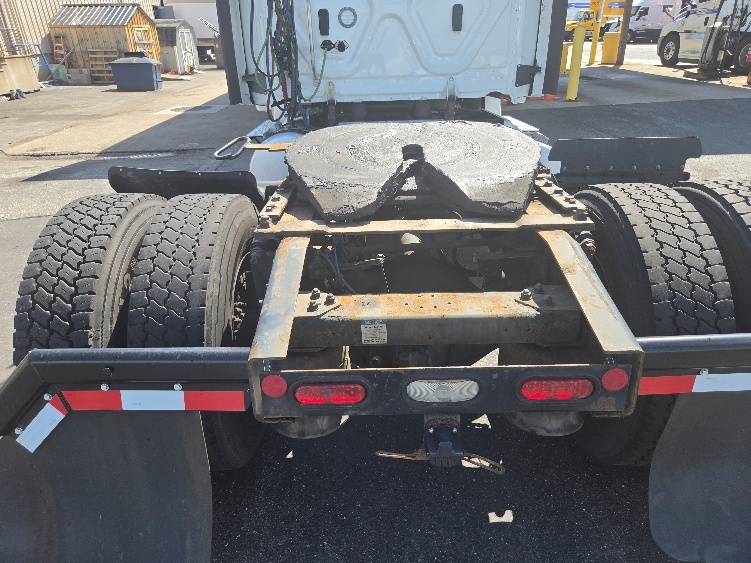2021 Freightliner Cascadia in Springfield, MA — photo 6