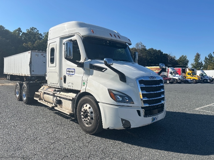 2021 Freightliner Cascadia in Fredericksburg, VA
