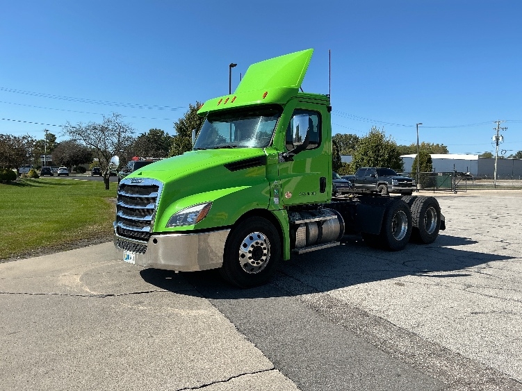 2021 Freightliner Cascadia in Elkhart, IN — photo 3