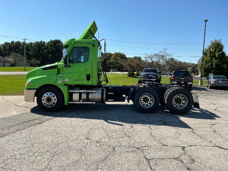 2021 Freightliner Cascadia in Elkhart, IN — photo 4