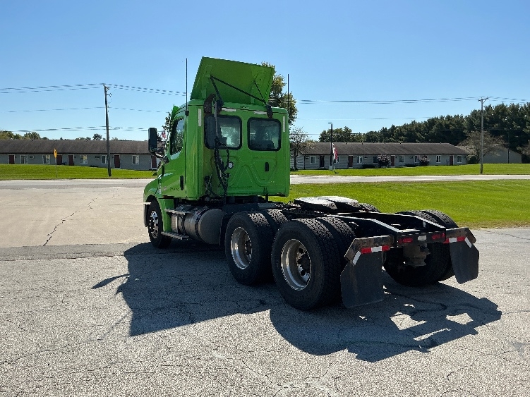 2021 Freightliner Cascadia in Elkhart, IN — photo 5