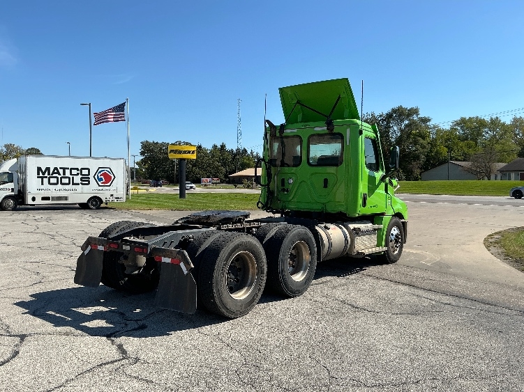 2021 Freightliner Cascadia in Elkhart, IN — photo 7