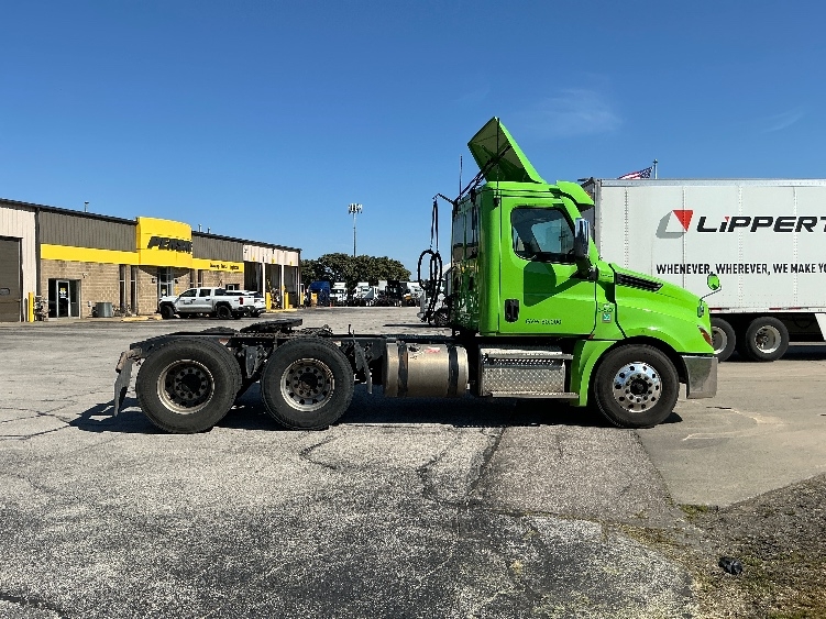 2021 Freightliner Cascadia in Elkhart, IN — photo 8