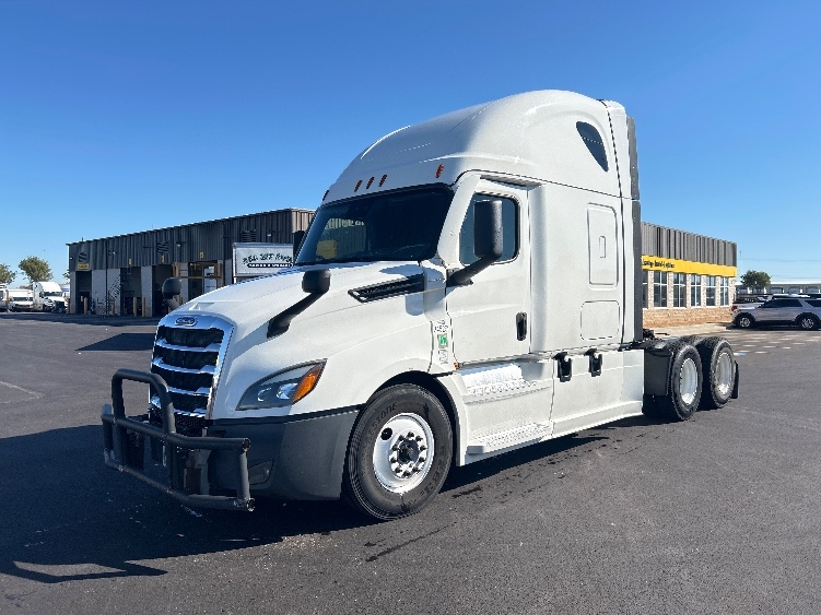 2021 Freightliner Cascadia in Oklahoma City, OK — photo 3