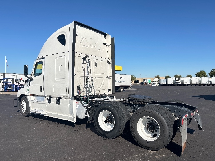 2021 Freightliner Cascadia in Oklahoma City, OK — photo 5
