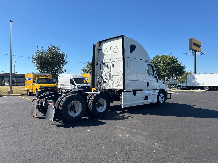 2021 Freightliner Cascadia in Oklahoma City, OK — photo 7