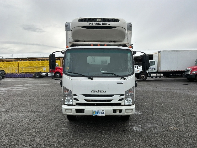 2020 Isuzu NRR in Everett, WA — photo 2