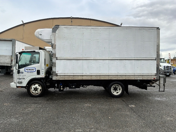 2020 Isuzu NRR in Everett, WA — photo 4