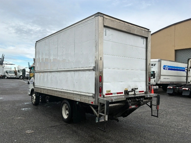2020 Isuzu NRR in Everett, WA — photo 6