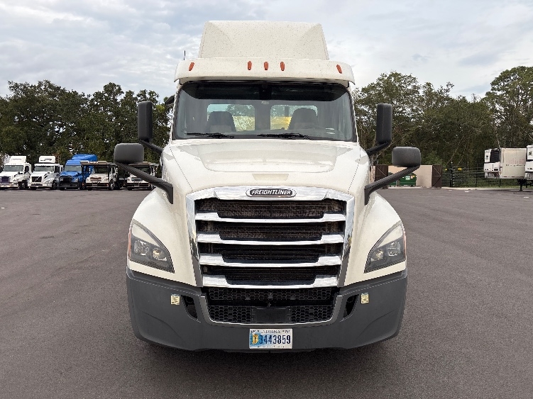 2020 Freightliner Cascadia in Ocala, FL — photo 2